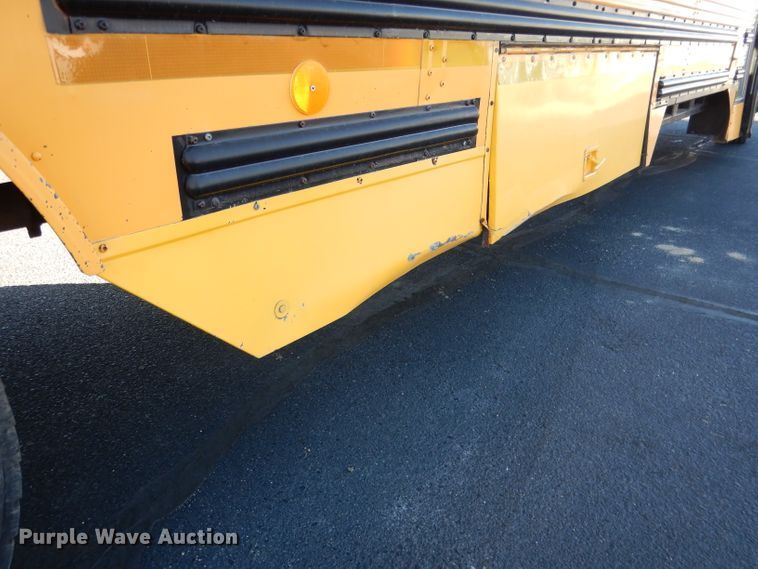 image for item DG5856 1999 International 3800 school bus