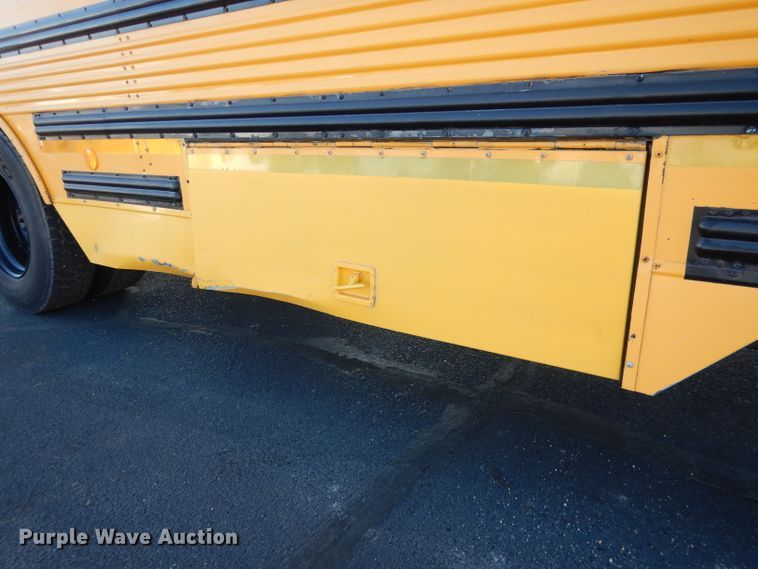 image for item DG5856 1999 International 3800 school bus