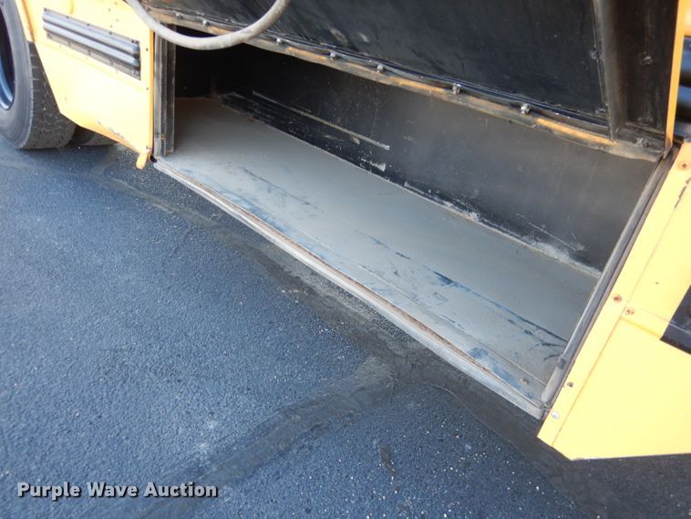 image for item DG5856 1999 International 3800 school bus