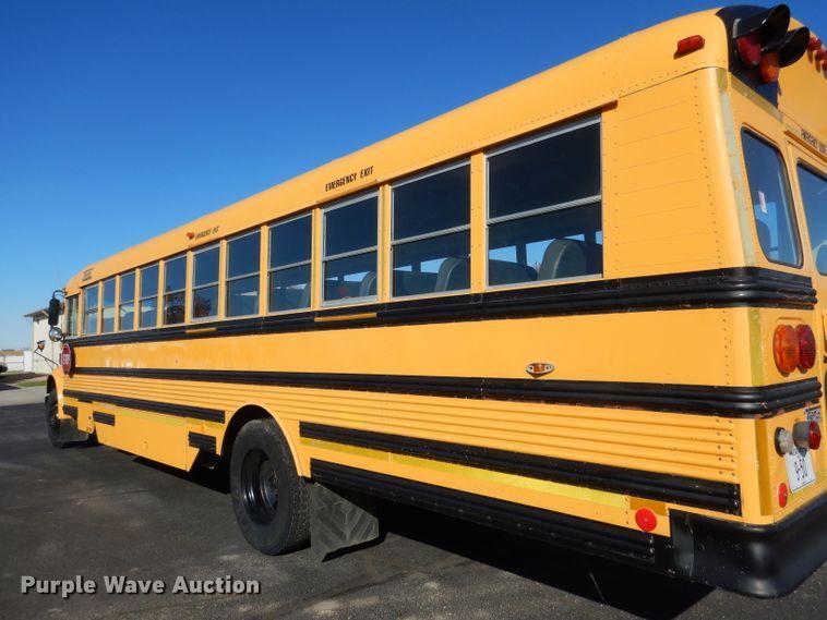image for item DG5856 1999 International 3800 school bus