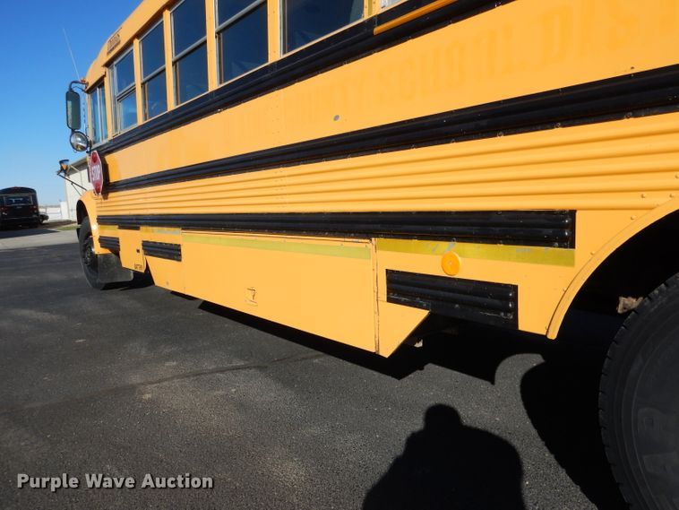 image for item DG5856 1999 International 3800 school bus