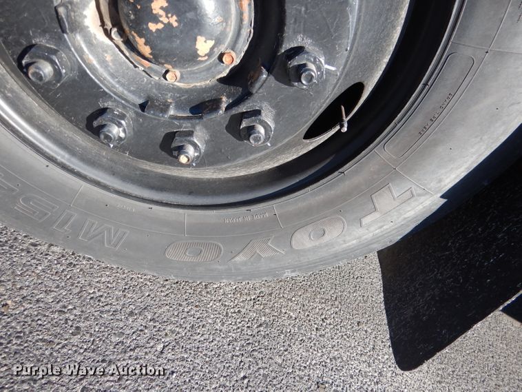 image for item DG5856 1999 International 3800 school bus