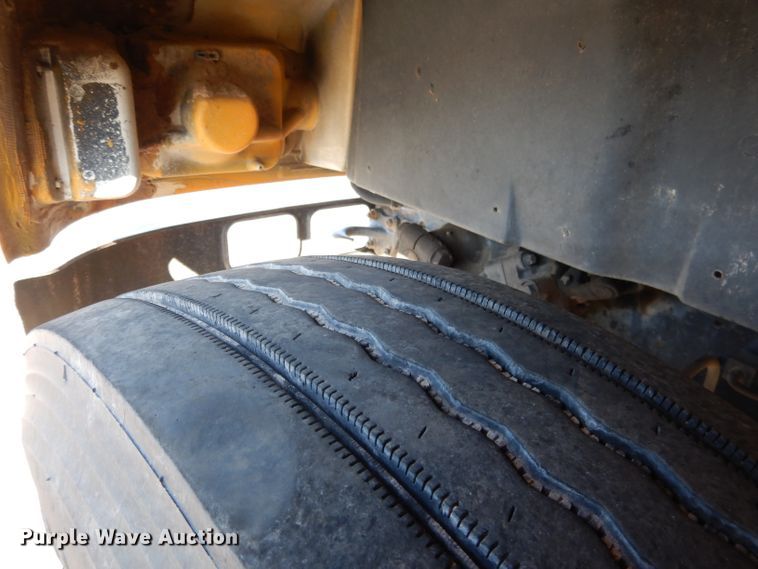 image for item DG5856 1999 International 3800 school bus