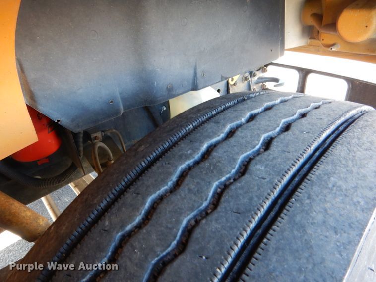 image for item DG5856 1999 International 3800 school bus