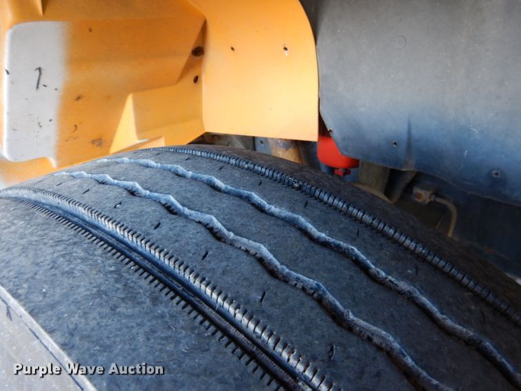 image for item DG5856 1999 International 3800 school bus