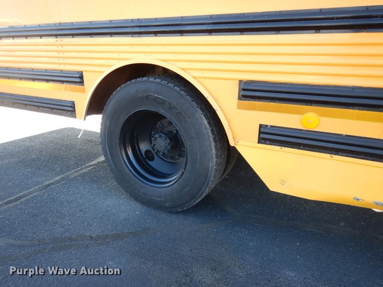 image for item DG5856 1999 International 3800 school bus