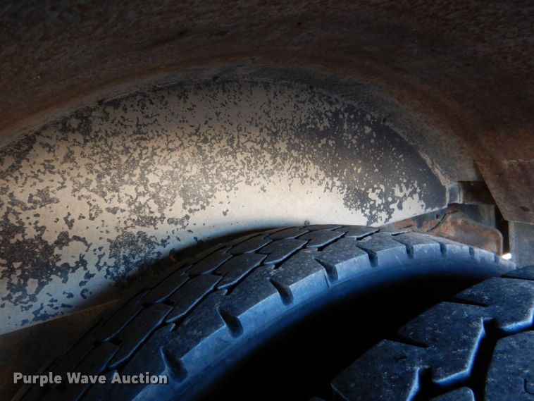 image for item DG5856 1999 International 3800 school bus