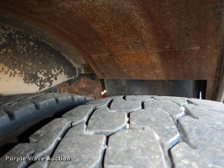 image for item DG5856 1999 International 3800 school bus