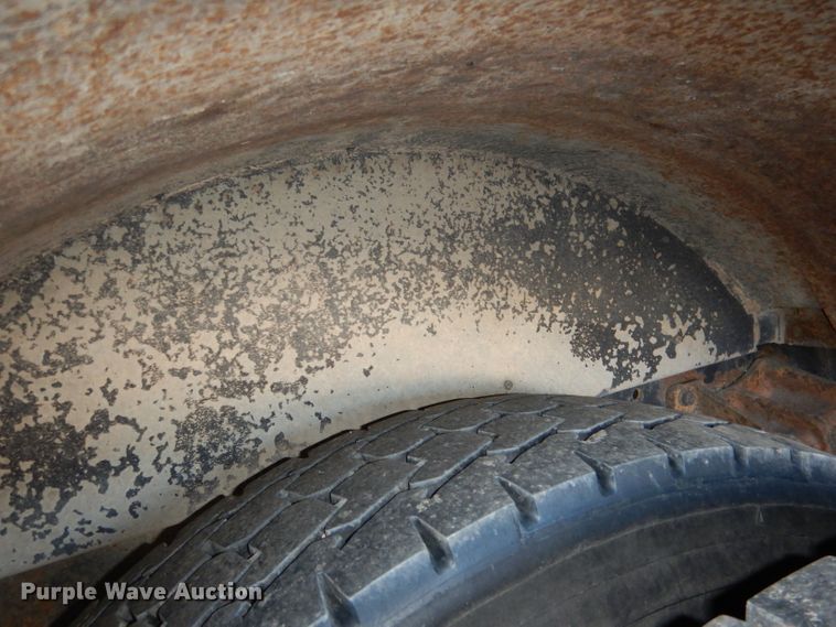 image for item DG5856 1999 International 3800 school bus