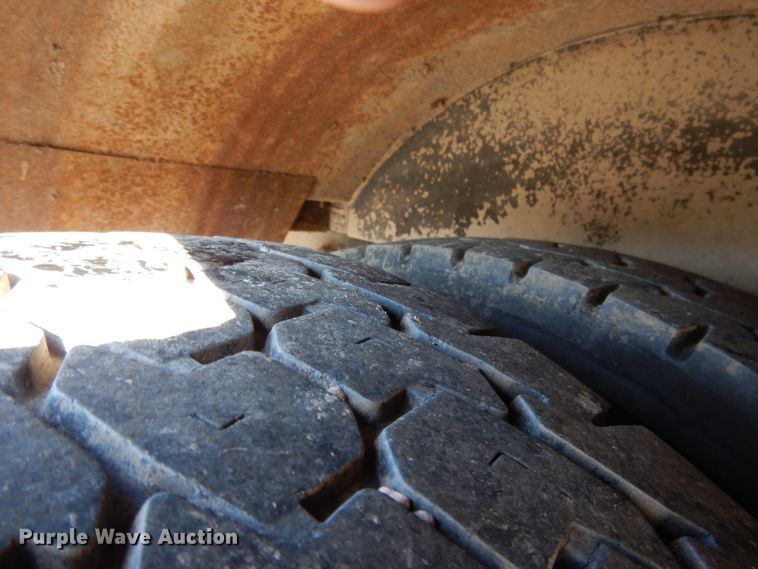 image for item DG5856 1999 International 3800 school bus