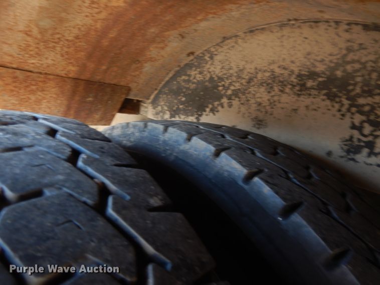 image for item DG5856 1999 International 3800 school bus