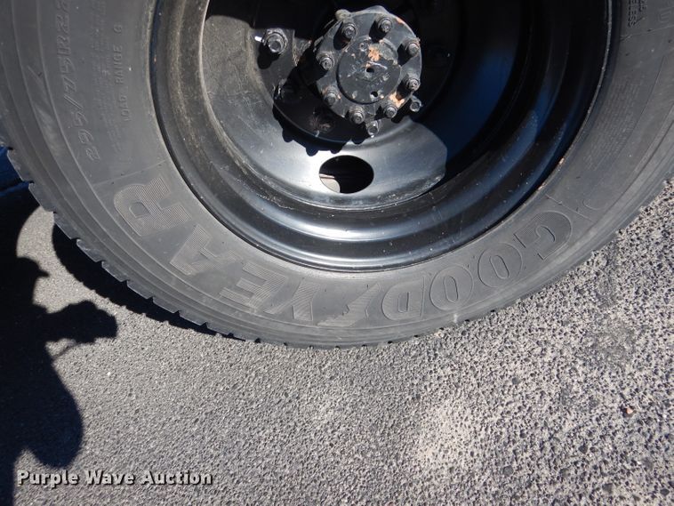 image for item DG5856 1999 International 3800 school bus