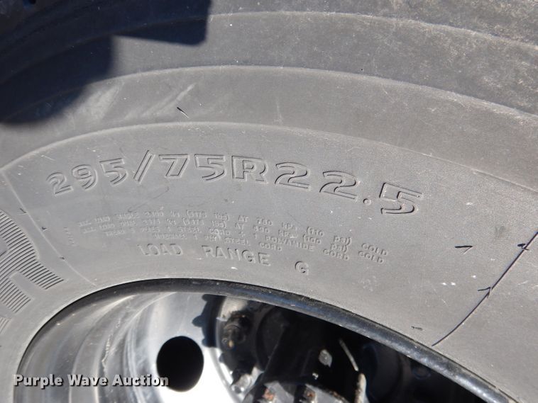 image for item DG5856 1999 International 3800 school bus