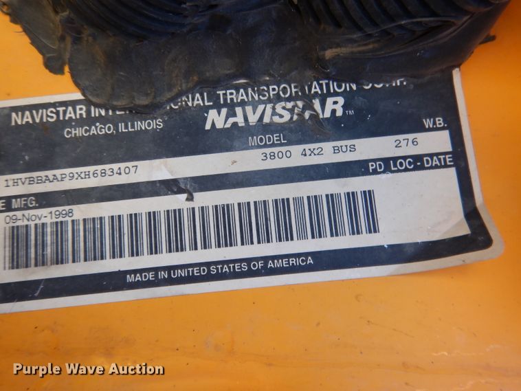 image for item DG5856 1999 International 3800 school bus