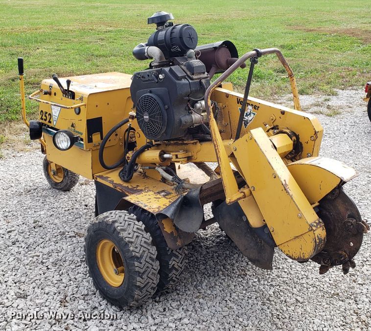 image for item DG8757 Vermeer SC252 stump grinder