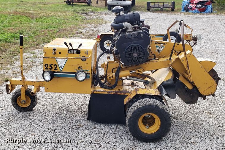 image for item DG8757 Vermeer SC252 stump grinder