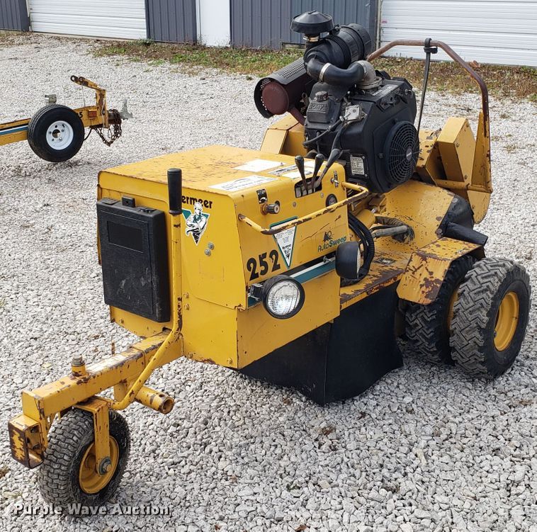 image for item DG8757 Vermeer SC252 stump grinder