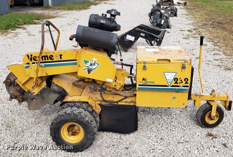 image for item DG8757 Vermeer SC252 stump grinder