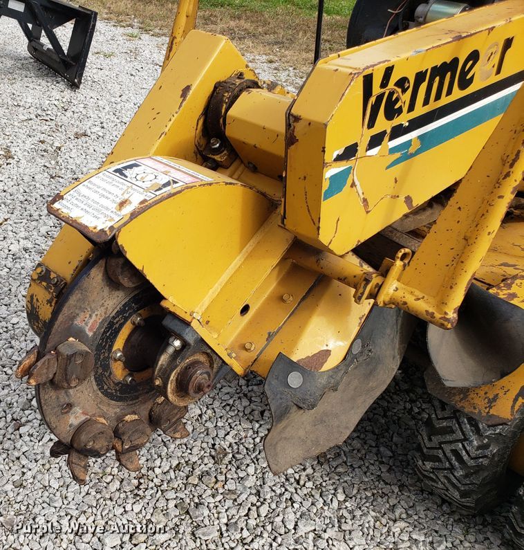 image for item DG8757 Vermeer SC252 stump grinder