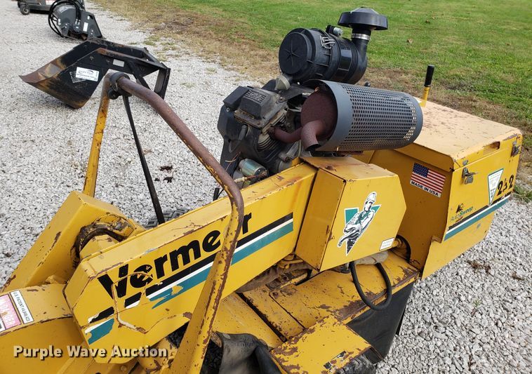 image for item DG8757 Vermeer SC252 stump grinder