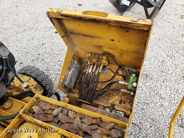 image for item DG8757 Vermeer SC252 stump grinder