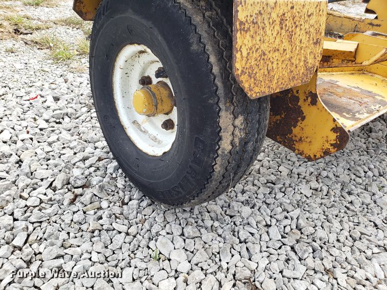image for item DG8757 Vermeer SC252 stump grinder