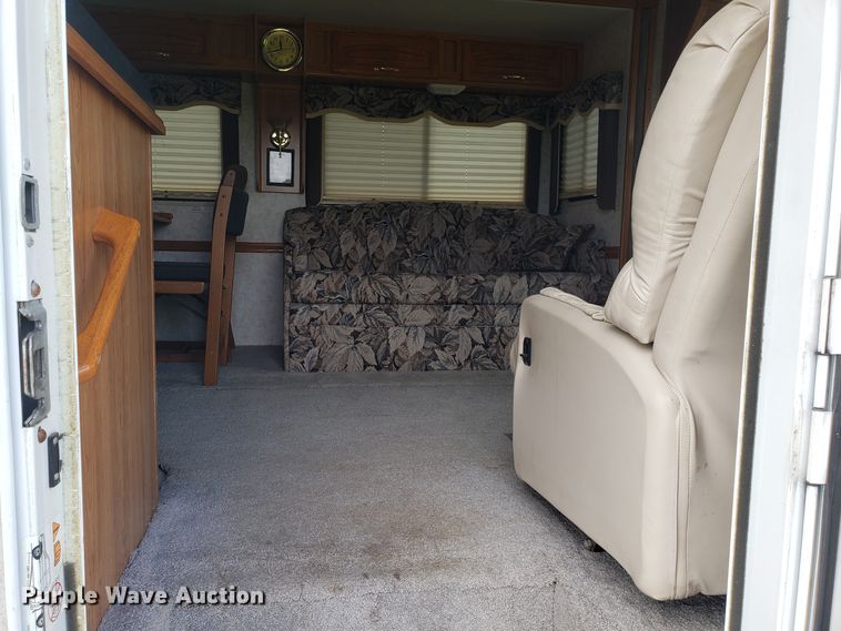 image for item DG8787 2002 Ford Cruise Master RV