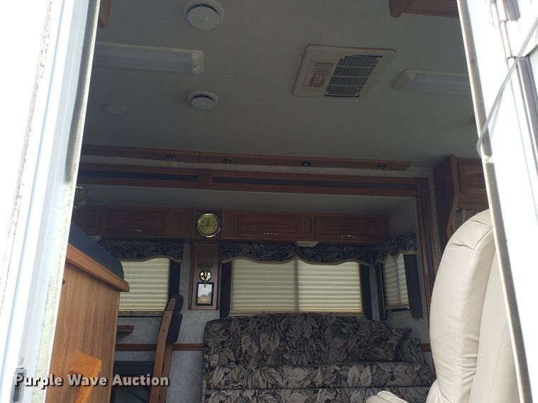 image for item DG8787 2002 Ford Cruise Master RV