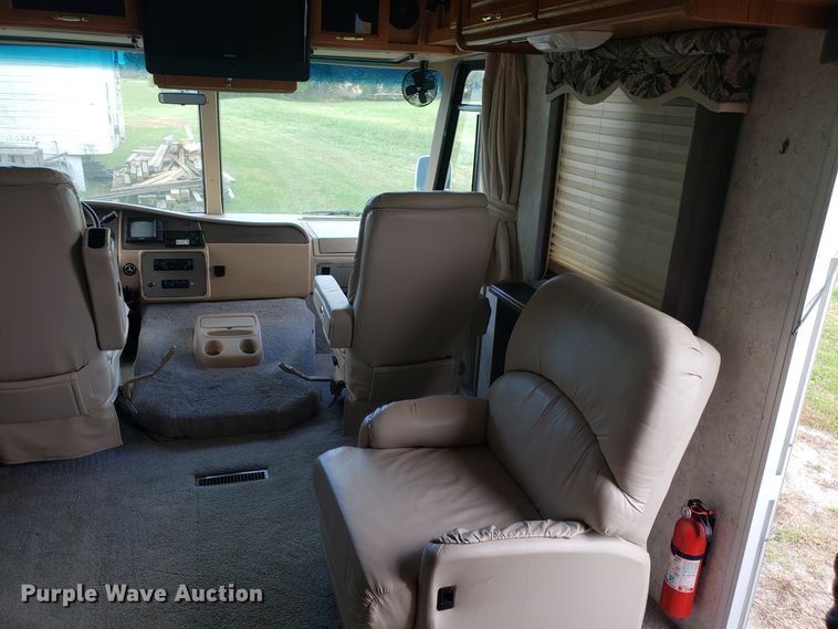 image for item DG8787 2002 Ford Cruise Master RV