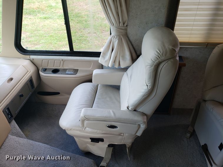 image for item DG8787 2002 Ford Cruise Master RV