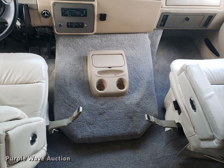 image for item DG8787 2002 Ford Cruise Master RV