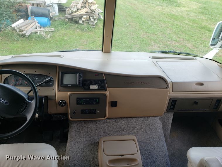 image for item DG8787 2002 Ford Cruise Master RV