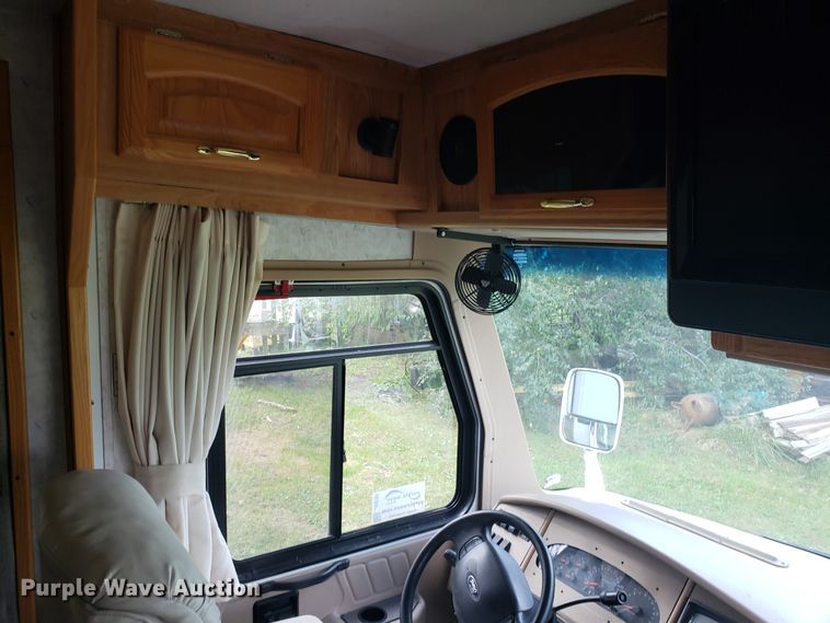 image for item DG8787 2002 Ford Cruise Master RV