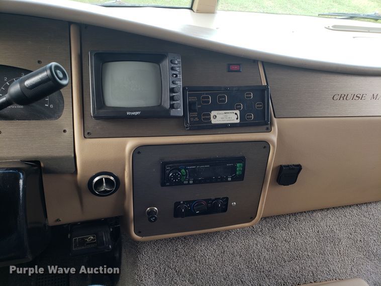 image for item DG8787 2002 Ford Cruise Master RV