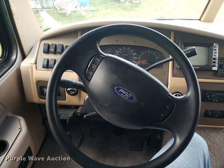 image for item DG8787 2002 Ford Cruise Master RV