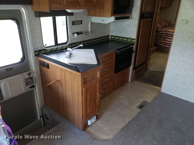 image for item DG8787 2002 Ford Cruise Master RV