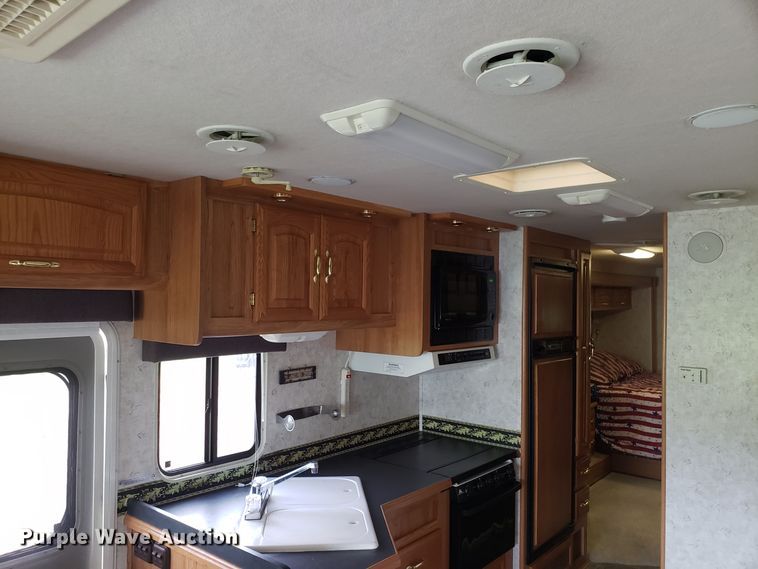 image for item DG8787 2002 Ford Cruise Master RV