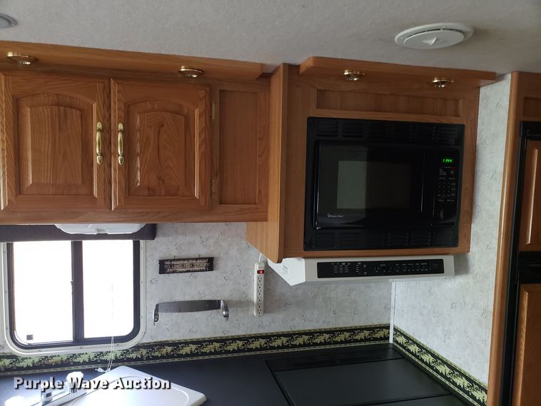 image for item DG8787 2002 Ford Cruise Master RV