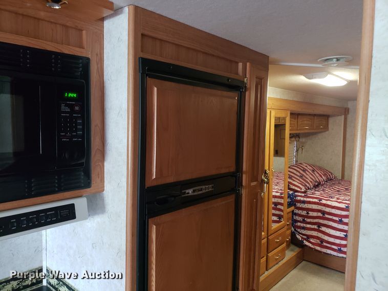 image for item DG8787 2002 Ford Cruise Master RV