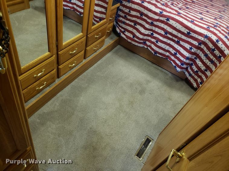 image for item DG8787 2002 Ford Cruise Master RV