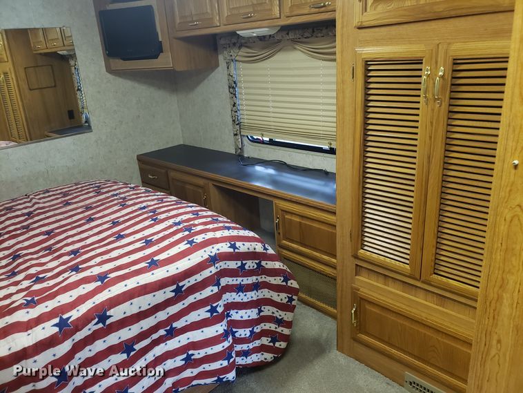 image for item DG8787 2002 Ford Cruise Master RV