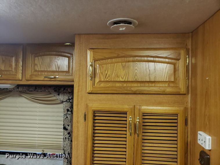 image for item DG8787 2002 Ford Cruise Master RV