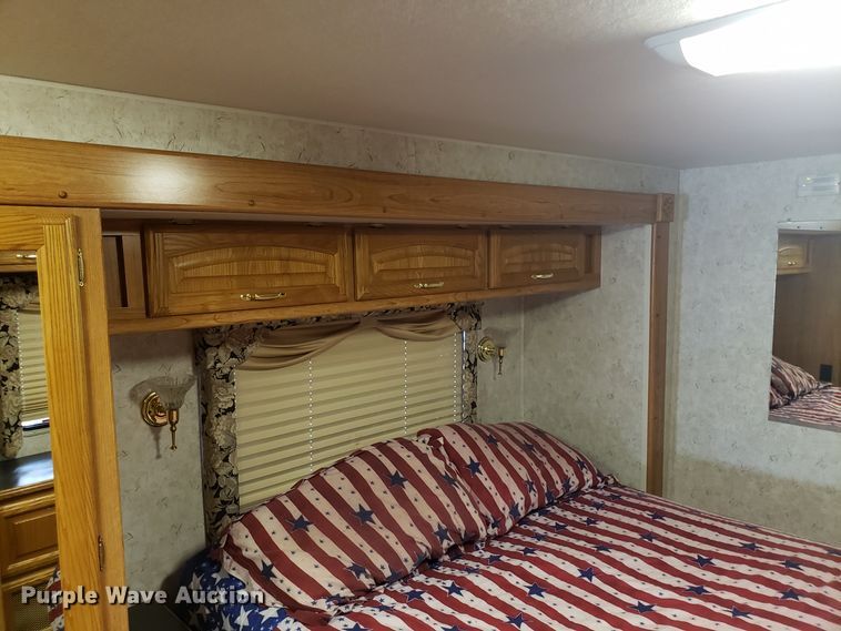 image for item DG8787 2002 Ford Cruise Master RV