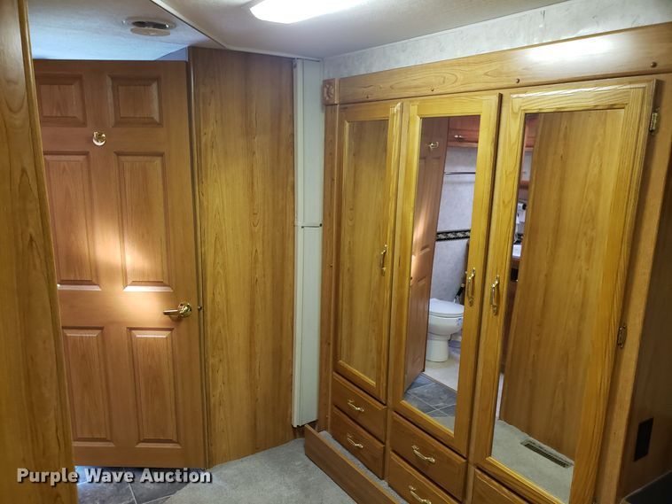 image for item DG8787 2002 Ford Cruise Master RV