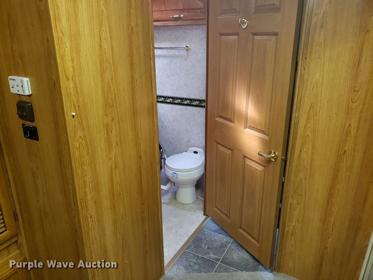 image for item DG8787 2002 Ford Cruise Master RV