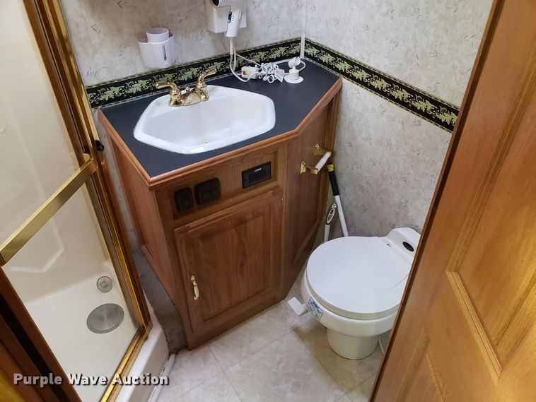 image for item DG8787 2002 Ford Cruise Master RV