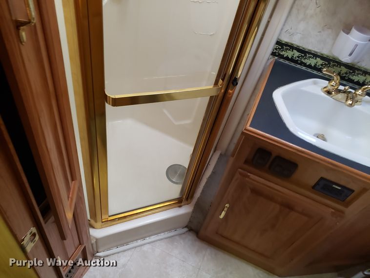 image for item DG8787 2002 Ford Cruise Master RV