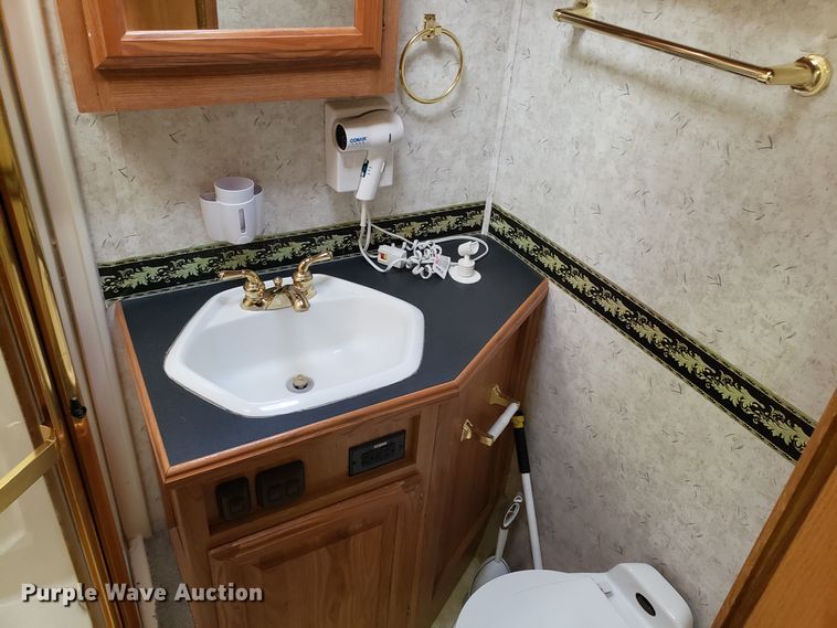 image for item DG8787 2002 Ford Cruise Master RV