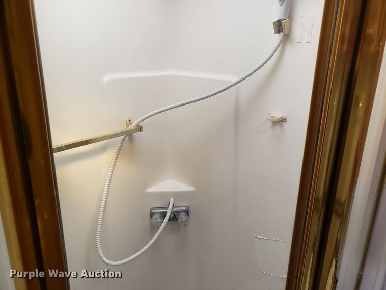 image for item DG8787 2002 Ford Cruise Master RV