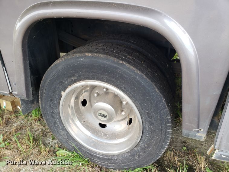 image for item DG8787 2002 Ford Cruise Master RV